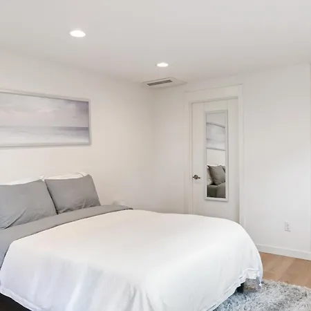 Modern apartment near light rail-3