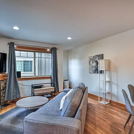 Pet-Friendly Seattle Home With Yard!-3