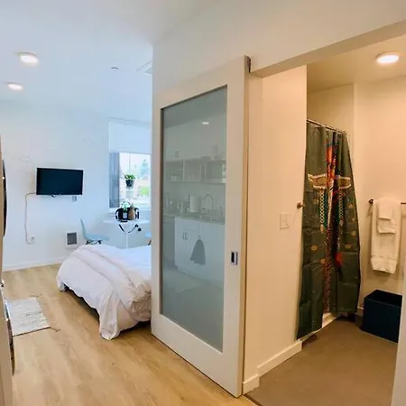 Modern Roosevelt Urban Studio - Rainier Views-2