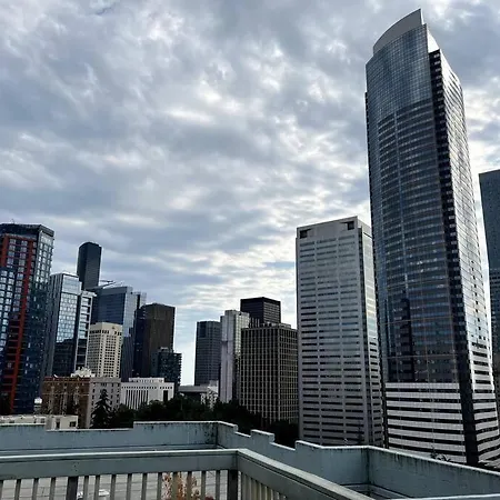 Downtown 1 Bedroom 1 Bathroom Condo-3