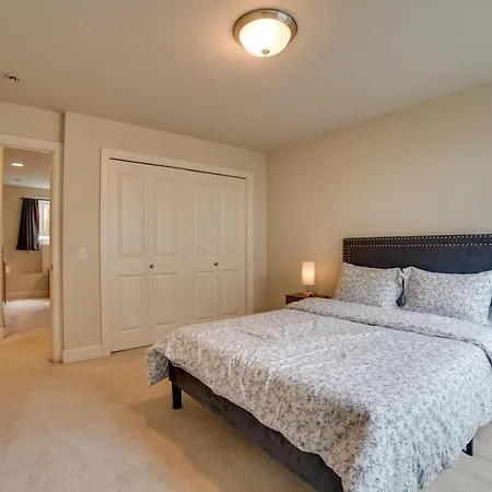 Near Public Transit & Walkable! Airy Seattle Apt-3