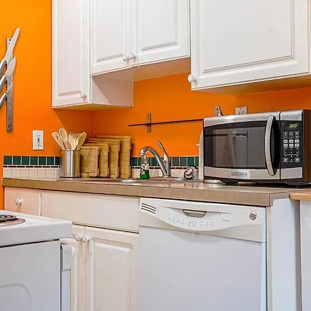 Colorful Downtown Condo, 2 Bedrooms, King Bed-3