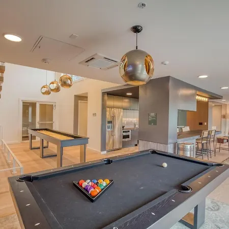 Hip 1Br Apartment In Seattle-3