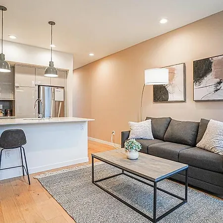 Modern Home, Rooftop View, 3 Block Beacon Station-2