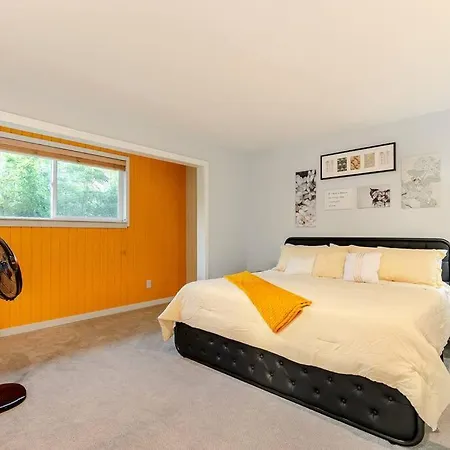 Spacious Home In Seattle-2