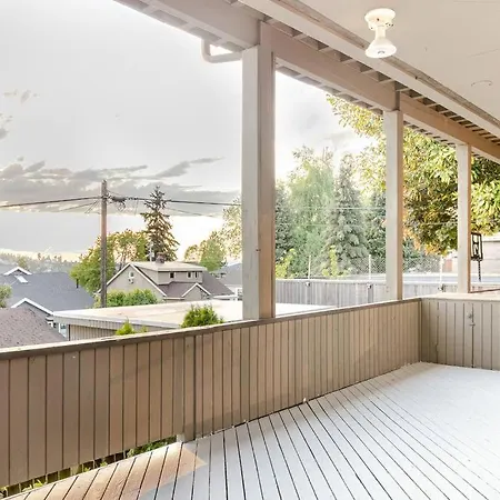 Spacious Home In Seattle-3