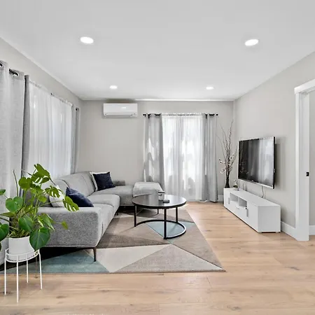 West Seattle Luxury Retreat, Air Conditioning, Private Parking-2