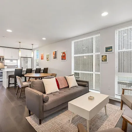 Gorgeous Eco-Friendly Home In Green Lake-2