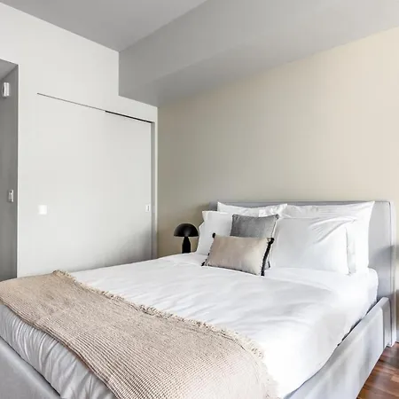 Lower Queen Anne Studio W Gym Wd Nr Restos Sea-19-3
