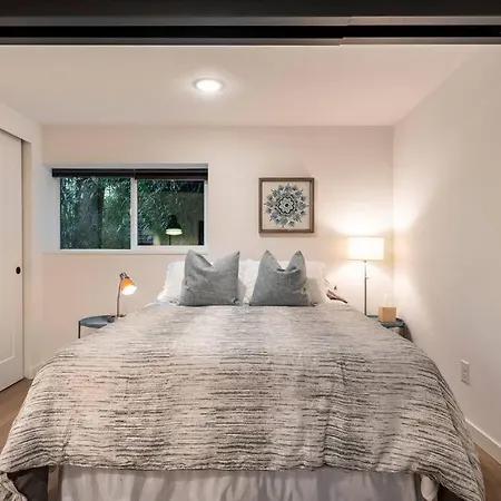 Artistic Georgetown Retreat In Seattle-2