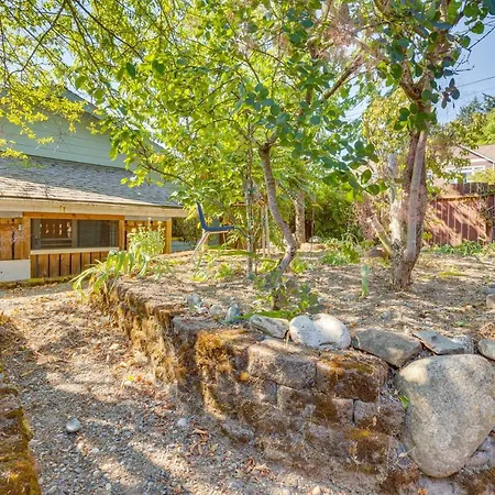 Seattle Retreat Patio, Outdoor Dining And Fireplace-2