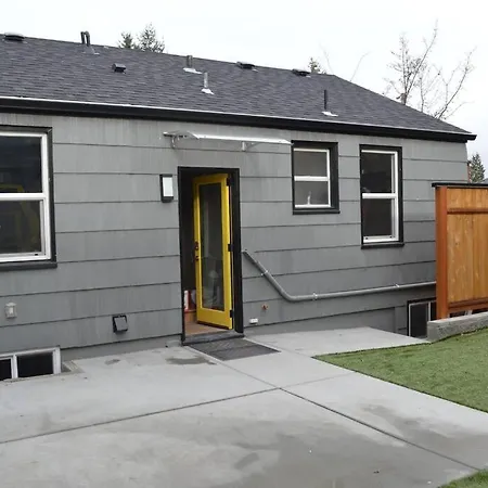 Cozy Crown Hill Carkeek Cottage 2 Beds, Full Kitchen & Backyard In North Seattle-3