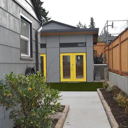 Cozy Crown Hill Carkeek Cottage 2 Beds, Full Kitchen & Backyard In North Seattle-2