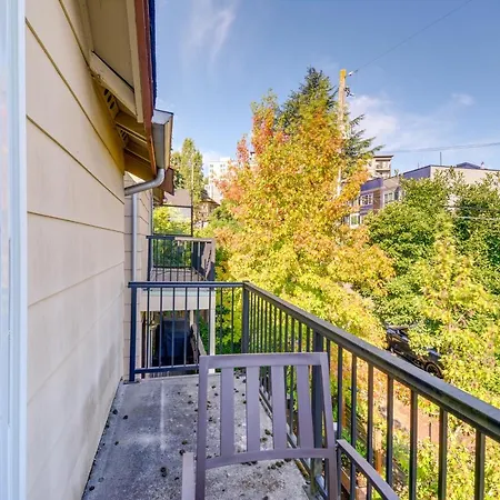 Sleek Seattle Getaway About 3 Mi To Alki Beach!-3