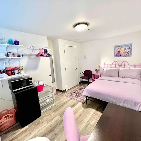 Apartment Studio With Shared Bathroom On The 1St Floor 10 Minutes Walk To University Of Wa-3