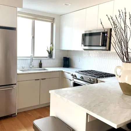 Modern And Airy W/ Luxury Finishes Near Uw & Parks-3