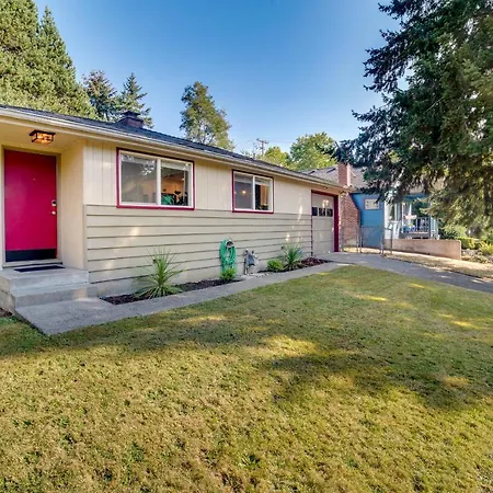 Hot Tub, 5 Mi To Lumen Field! Newly Updated Home-3