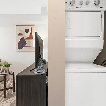 Modern Apartment In Prime Location Id9866X90-2