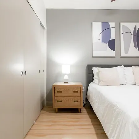 Modern Apartment In Prime Location Id4221X41-2