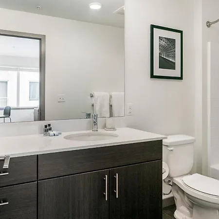 Modern Apartment In Prime Location Id5348X64-2