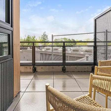 Modern Apartment In Prime Location Id9646X49-2