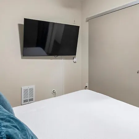 Modern Apartment In Prime Location Id1786X49-2