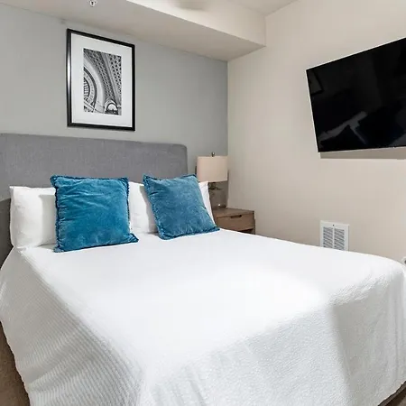 Modern Apartment In Prime Location Id1786X49-3