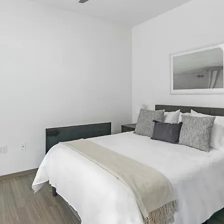 Modern Apartment In Prime Location Id4589X71-2