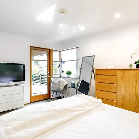 Stylish Seattle Vacation Rental With Water View-2
