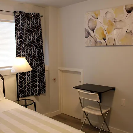 Rainier Upper Suite Near Restaurants & Light Rail-3