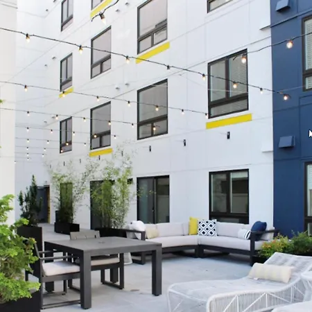 South Lake Union Studio W Gym Storage Nr Parks Sea-556-2