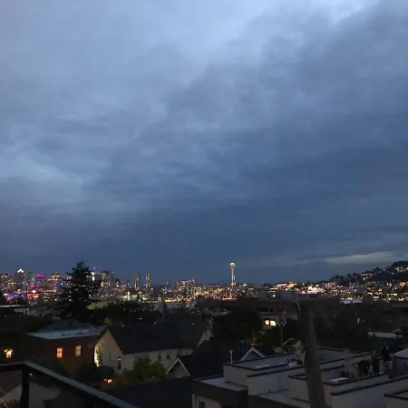 A-Lake Union One Br Apartment- Sleep 4-2