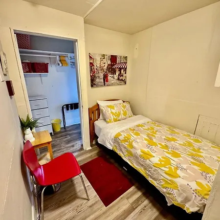 Tiny Private Room At The Upper Level Of A Big House With Shared Bathroom-2