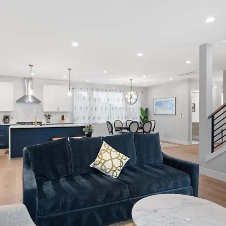 New House With Chef'S Kitchen And Spa-Like Suite-2