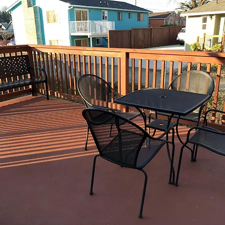 Rainier Upper Suite Near Restaurants & Light Rail-2