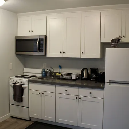 Rainier Upper Suite Near Restaurants & Light Rail-3