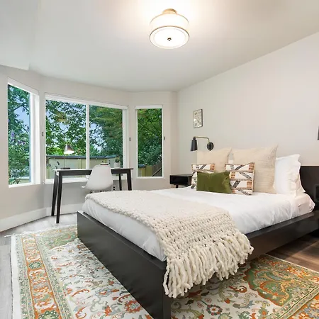 Madison Park Seattle With Outdoor Private Garden And Grill 1Br 1Ba-3