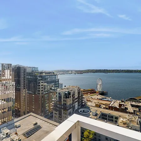 Newmark Bayview Luxury Suite-2