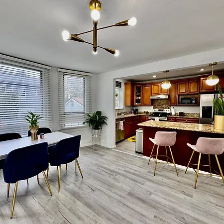 Seattle 2Nd Floor House With 2 Queen Bedrooms And Extra Sofa Bed Located 10 Minutes From Seatac Airport And 20 Minutes From Downtown-2