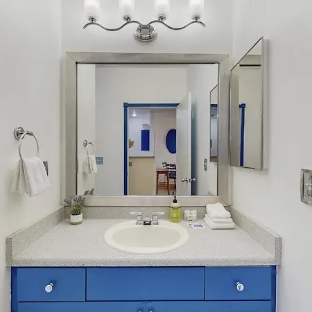 Sapphire Of Belltown Court-2