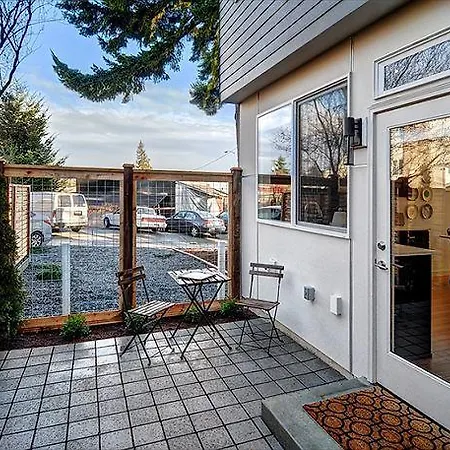Fremont Jet City - Three Bedroom Townhome-2