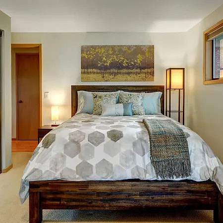 Madison Park Manor - Three Bedroom Home-2