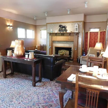 Bacon Mansion Bed And Breakfast-3