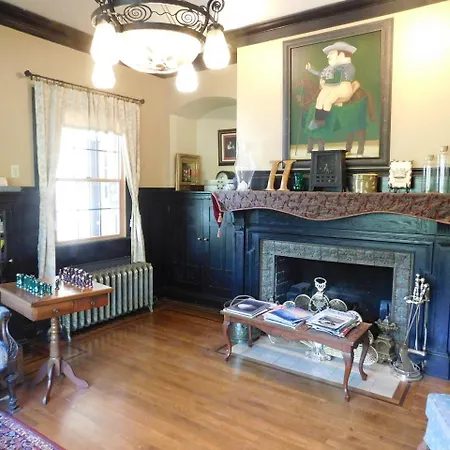 Bacon Mansion Bed And Breakfast-2