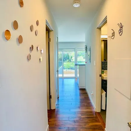 Retro Meets Modern-Walkable & Mins To Attraction-3