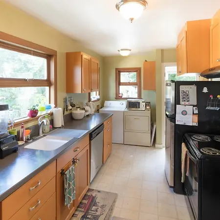 Spacious Greenlake Home, Minutes To Uw-3