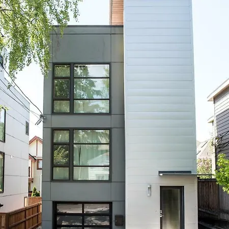 Modern Oasis: Garage+Roof Deck 88Ws-3