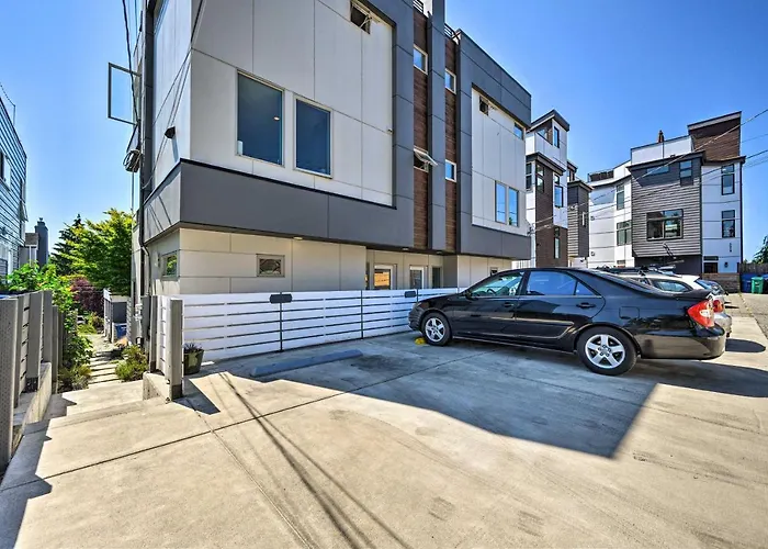 Canal & Mtn Views: Pet-Friendly Seattle Retreat