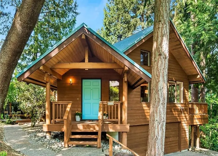 Spacious Cabin Style Home With Hot Tub, Sauna, Ac, King Bed, Loft, Free Parking