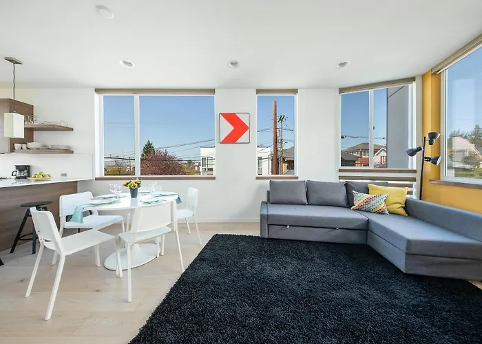 Modern Townhome In Seattle'S Central District With Rooftop